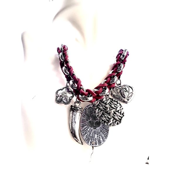 EMBELISHED Red Chain/Rope Necklace with Charms - Picture 3 of 3